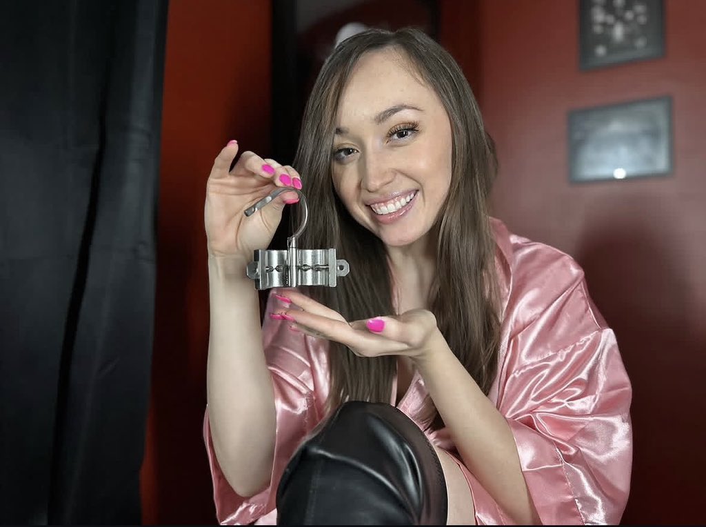 Goddess Christiana tweet media