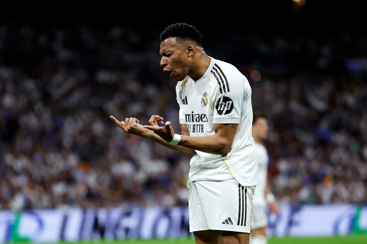 CGTNSportsScene's tweet photo. #RealMadrid’s night:
⚽#Valverde opener (#Gazzaniga howler)
⚽#Lemar banger for 1–1
❌#Mbappe mis-hits a big chance
📊Draw vs 12th-placed #Girona, #Barcelona can go 9 pts clear, and everything now leans on overturning a 2–1 deficit against #Bayern in #Munich.
#LaLiga https://t.co/8YZLEsbYSa