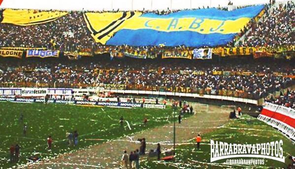migueruti's tweet photo. @River_Corazon_x De a dos telones te bajamos ! Fue tanta la humillación ese día que decidiste hacer una bandera grande .. https://t.co/Vb7aeF201e