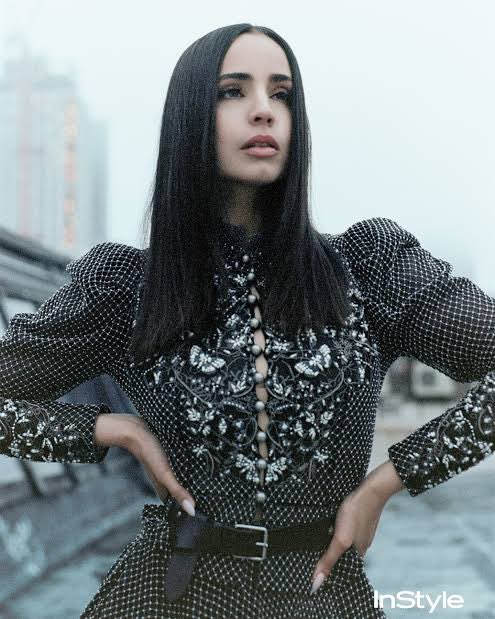 Floridabab95's tweet photo. Happy 33rd Birthday to this beautiful iconic queen Sofia Carson I love her I think she is so cool and amazing I think she is an amazing actress and also makes amazing music. Happy Birthday love I hope you have an amazing day. 🥳🥳💜💜 #sofiacarson #happybirthdaysofiacarson https://t.co/7OyehVXqnC