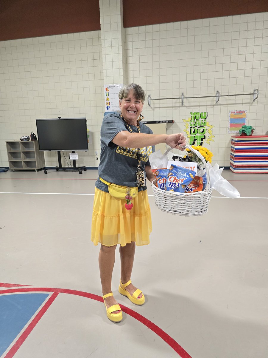 ReesStars's tweet photo. ๐ We ended Assistant Principalโs Week by surprising Mrs. Cherry with Dress Like Mrs. Cherry Day, a signed banner & a gift basket! ๐
We truly appreciate all she does every day! ๐๐
#ReesPVAA #AssistantPrincipalsWeek https://t.co/XjG5WcEddm