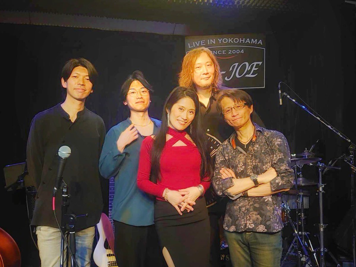 西海絢乃さんBirthday Liveでした！
ジャズスタンダードから
ラテンナンバー、フレンチポップ、
そしてオリジナルまでと幅広く☺️
絢乃さんの魅力がぎっしり詰まった
楽しい夜でした😆
バックメンバーも皆さん素晴らしく、、、😎またやりたい！

おめでとう御座いましたー🎂