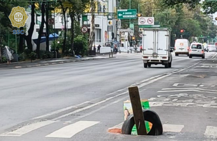 OVIALCDMX's tweet photo. 18:10 #PrecauciónVial | Continúa coladera sin tapa en Eje Central Lázaro Cárdenas y José Toribio Medina, colonia Buenos Aires, alcaldía Benito Juárez. @locatel_mx https://t.co/GFpw8ildhN