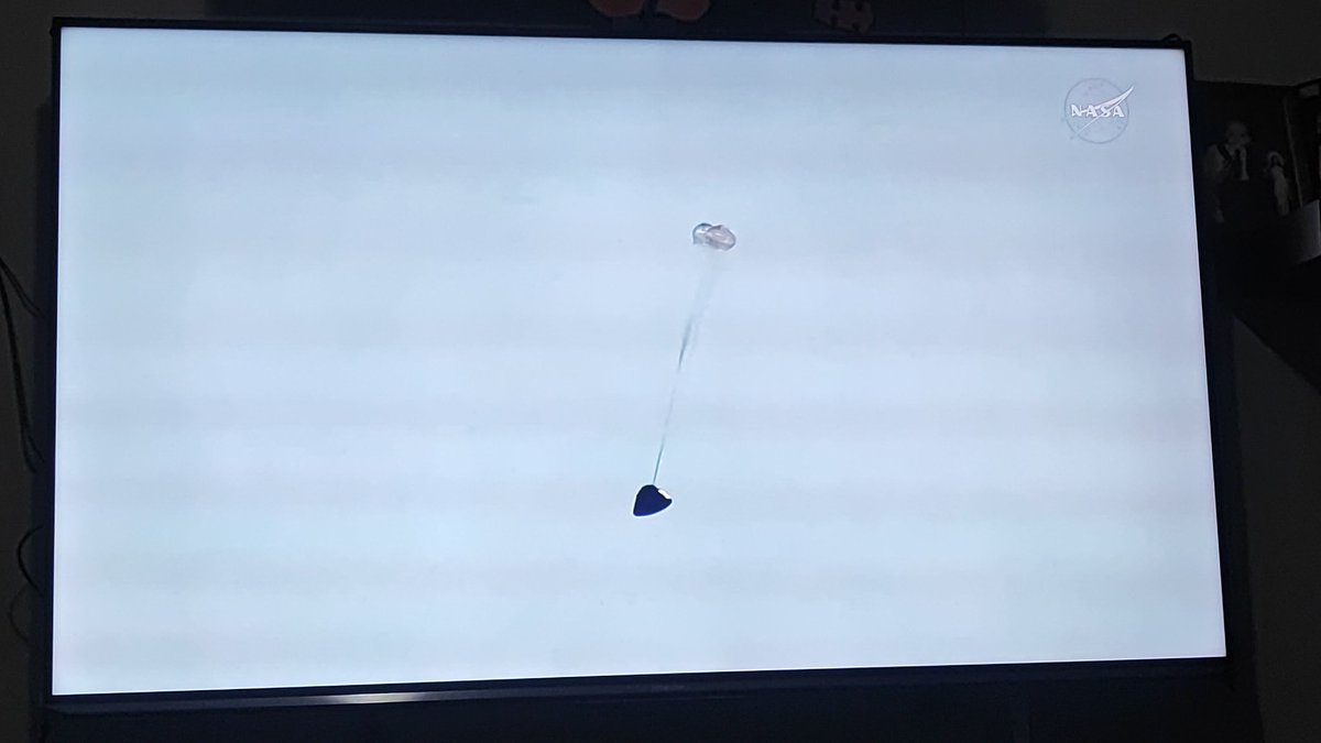HectorHHNZ's tweet photo. Bienvenidos a la Tierra nuevamente 🥳🥳🥳 #Nasa #ArtemisII #Orion https://t.co/v7oSg4zrqc