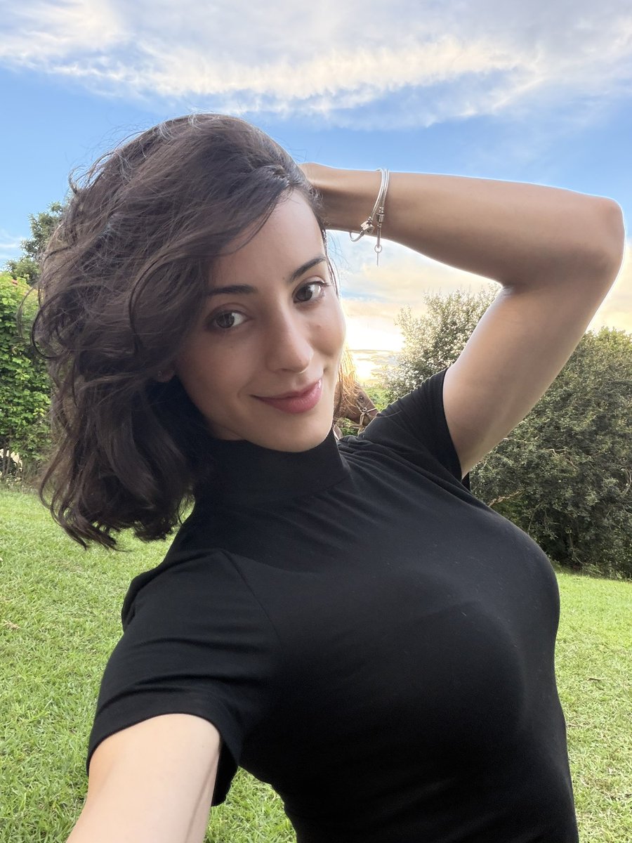 bella longuinho tweet media