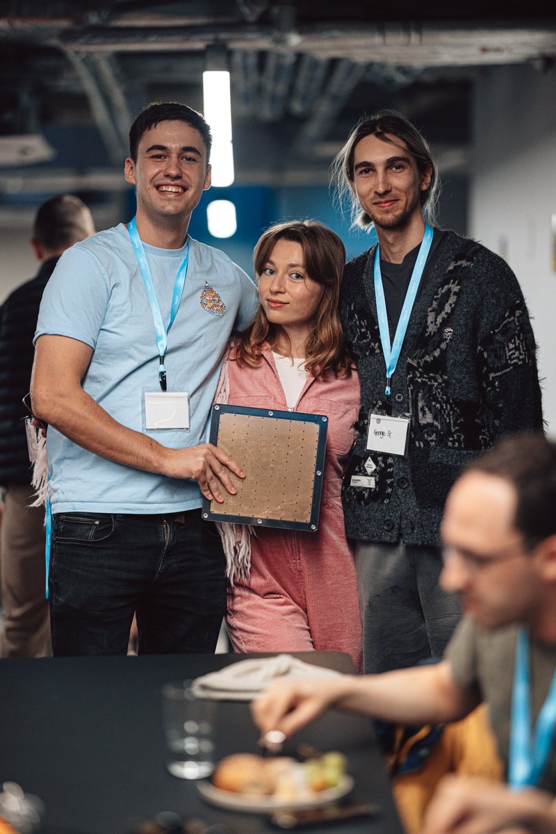 cerebras's tweet image. Cafe Compute went global this week 🌎 Two cities. Two continents. One big chip.

This week Cafe Compute hit San Francisco for @HumanXCo and London at @OpenAI's office for @aiDotEngineer Europe — fueling developers with coffee and the fastest AI on the planet.

Next stop: Miami