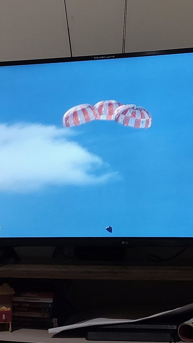 Os Astronautas descendo com o cassete, o para-quedas demorando a abrir e a minha cabeça pensando "Ah, as invenções de Cassinho...Cassinho sem juízo..." #Artemis #Nasa