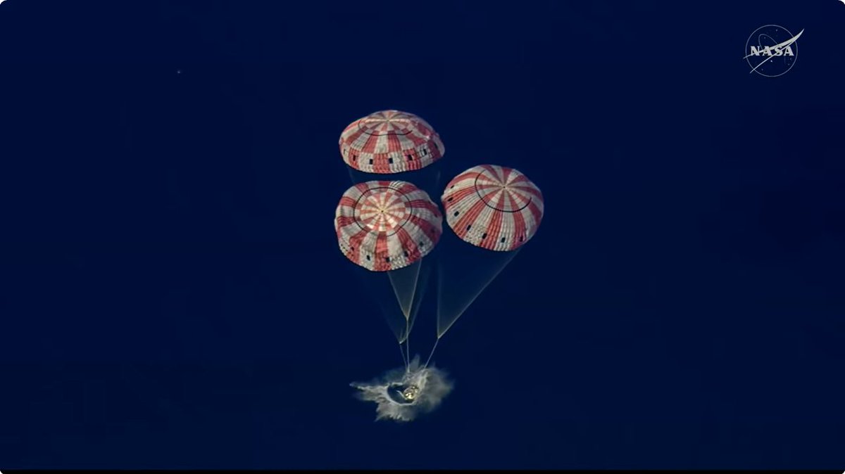 Marco_Langbroek's tweet photo. Splashdown! Welcome Home #Artemis https://t.co/8KFldXOhVw