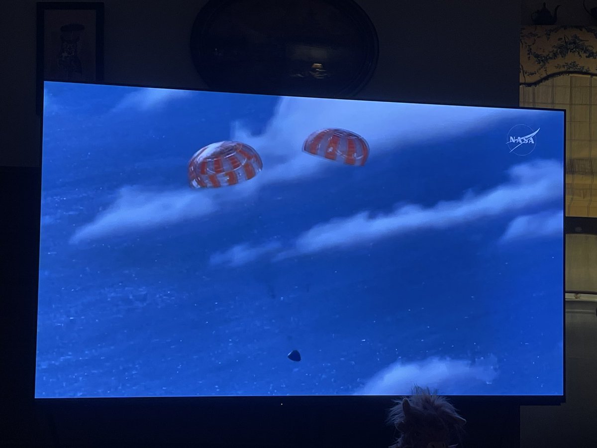 Yorkie7's tweet image. Watching Integrity deploys all three parachutes! Bullseye!🎯
Yay splashdown confirmed. Great splashdown  @NASA!!🇺🇸🙏🇨🇦🎉🎉
#splashdown
#Integrity