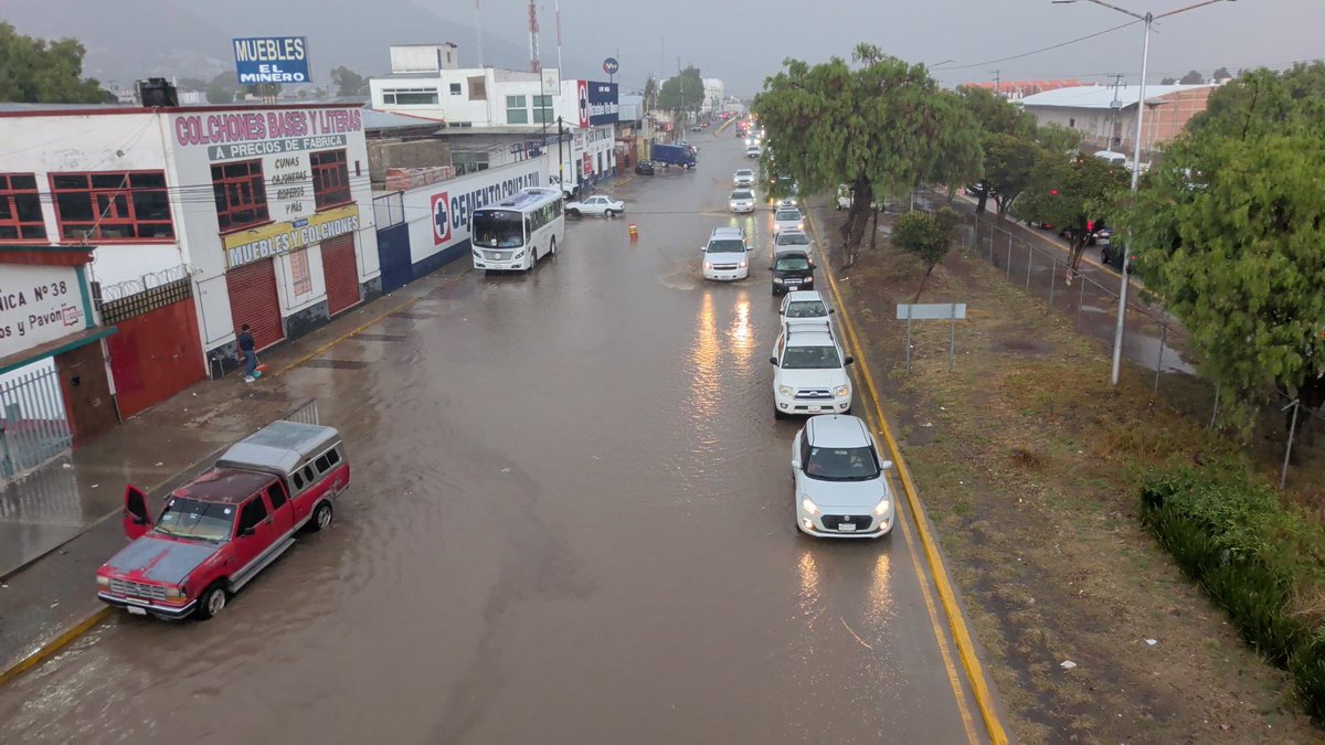 LasVocalesRadio's tweet photo. Lluvia y granizo generan encharcamientos y caos vial , esta tarde en zona metropolitana de #Pachuca. @SSPCyGRHgo @gobiernohidalgo 
@SSP_Hidalgo https://t.co/PPmlkhfOov