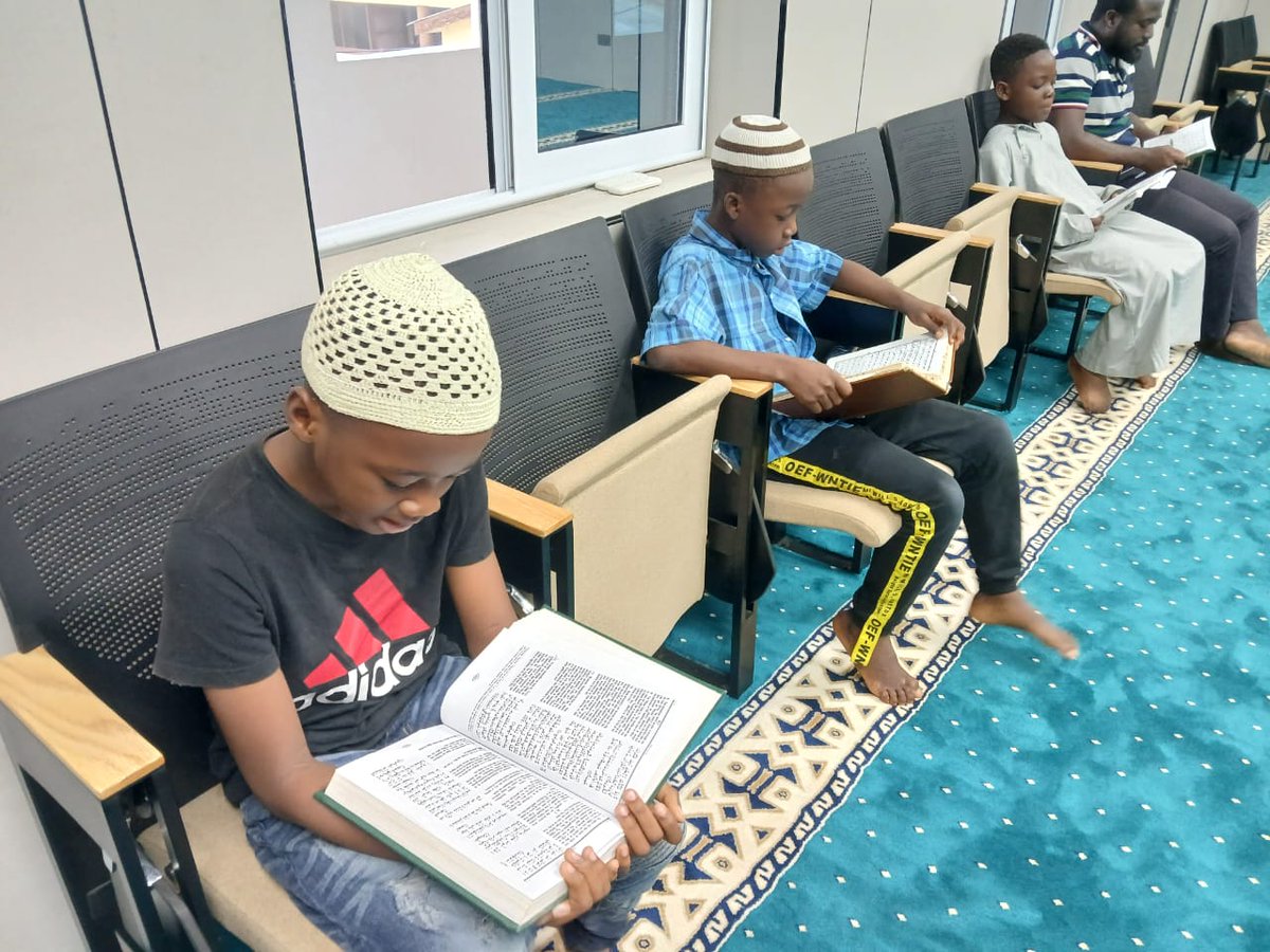 Khuddam Ghana tweet media