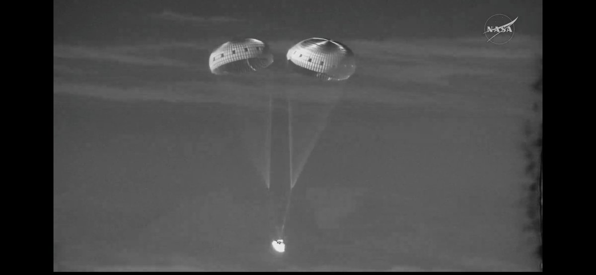 beta007tz's tweet photo. Histórico!!!!! Astronautas da artemis II voltam a terra após 10 dias de missão no espaço. https://t.co/P965pFABg7