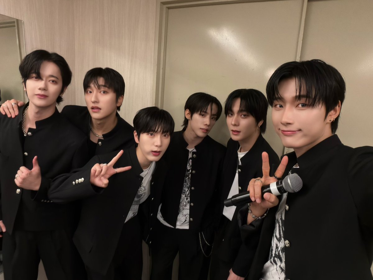 [📸]

OMEGA X LIVE IN JAPAN 2026
<NEW VISION> OSAKA DAY 1 ✅

평일에도 함께해 준 포애기들 너무 고마워요 🙏
남은 주말 공연까지 우리 같이 신나게 달려봐요~! 

#OMEGA_X #오메가엑스