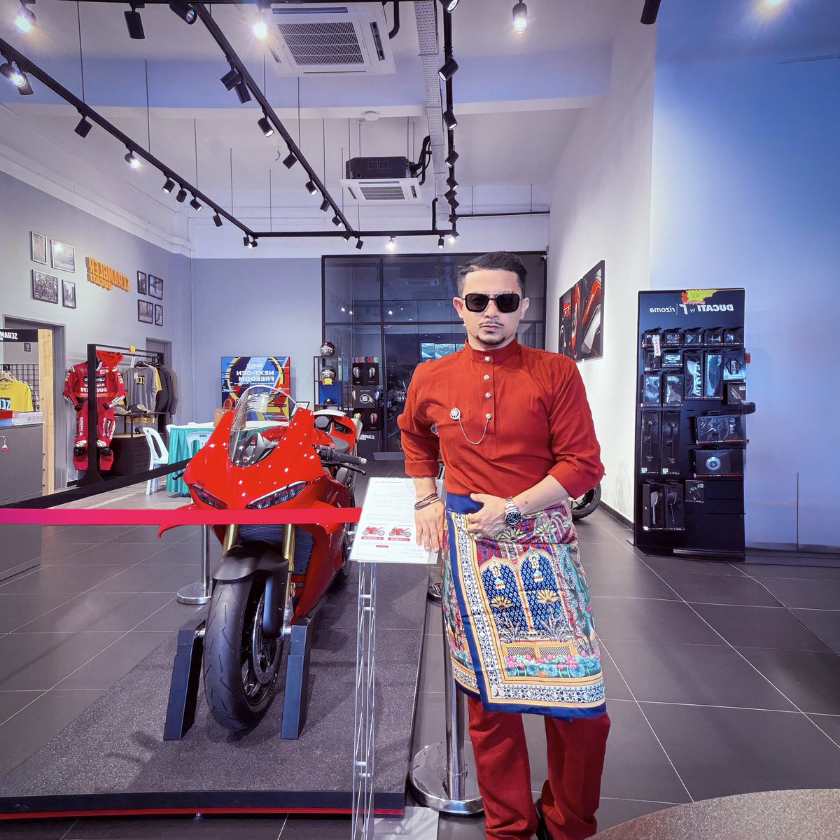 syed_faisal13's tweet image. Are U Ready for “Ducati” JB OpenHouse ? #eidmubarak 🌙