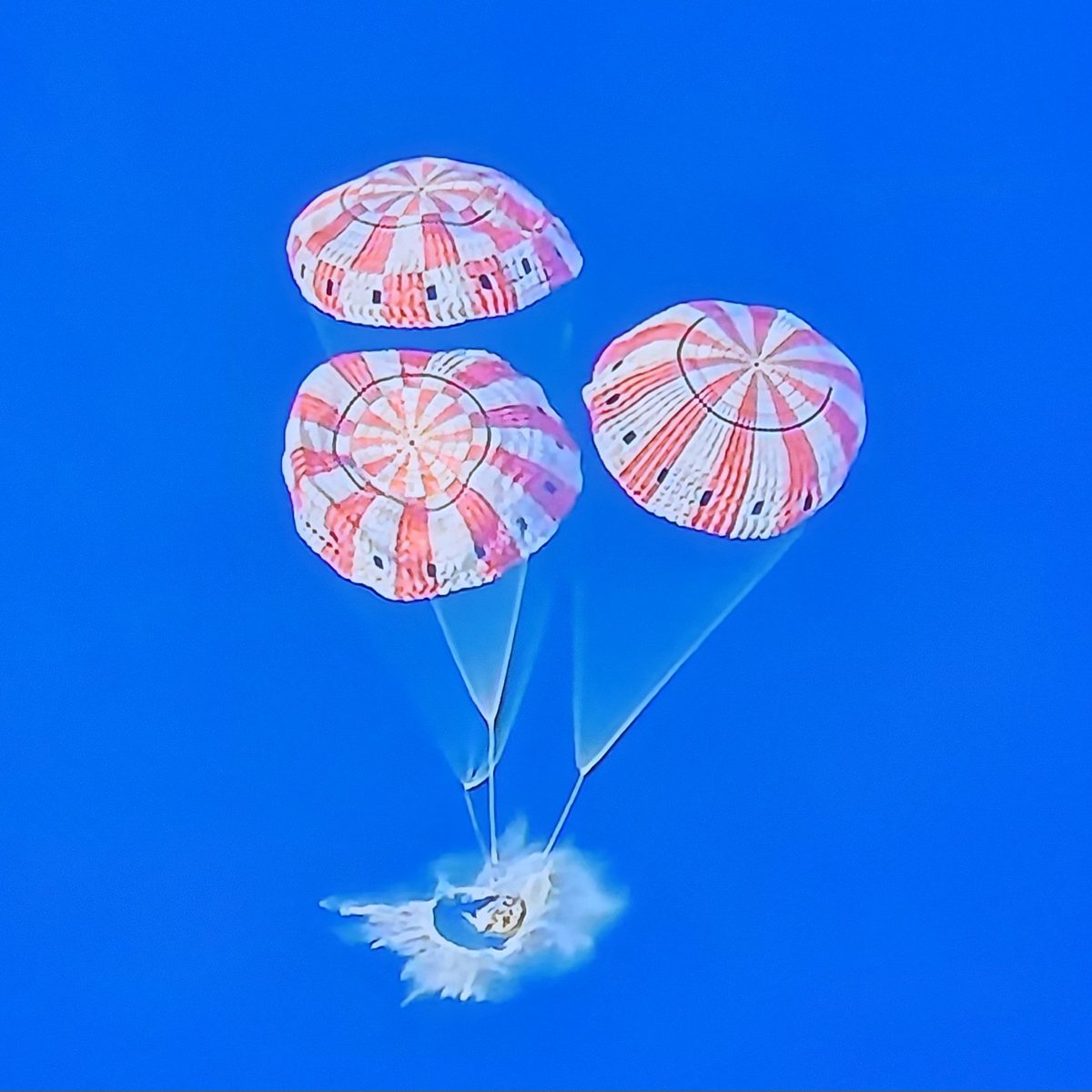 boaznerd's tweet photo. SPLASHDOWN Integrity! 🚀 See the Ripple logo? $XRP https://t.co/gOOCOaNWyk