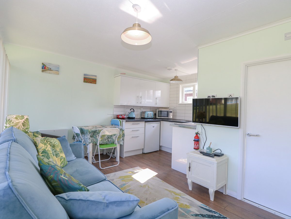 scateringcouk's tweet image. Number 19 is a pleasing single-storey holiday cabin in Cormer, Norfolk, boasting an open-plan layout, allowing pets and is near the beach and amenities.

🐾 Dog friendly
📍 Cromer, Norfolk

selfcatering.co.uk/england/norfol…

#Cromer #Norfolk #DogFriendly #HolidayCottage #SelfCatering