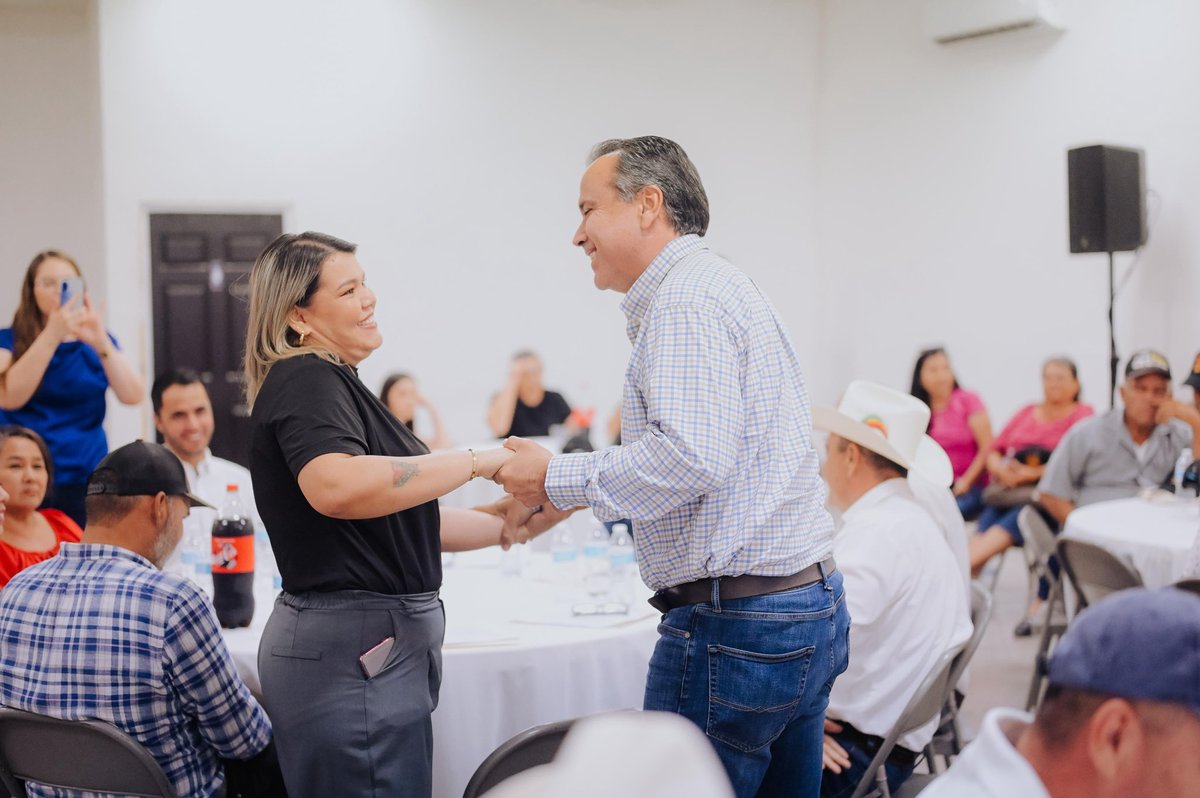 tonoastiazaran's tweet photo. Qué interesante reunión tuvimos en Suaqui Grande. 🤠

Por invitación de @Sonora_Con_Todo tuve la oportunidad de escuchar: ganaderos, productores de bacanora, vecinas y vecinos sobre las problemáticas de su comunidad. Platicamos y compartimos ideas para que la participación tenga más fuerza, y para que lo que propone la gente se convierta en acciones reales.

¡Gracias por la invitación! 🙌