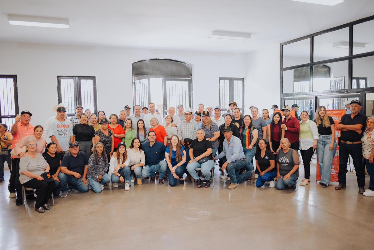 tonoastiazaran's tweet photo. Qué interesante reunión tuvimos en Suaqui Grande. 🤠

Por invitación de @Sonora_Con_Todo tuve la oportunidad de escuchar: ganaderos, productores de bacanora, vecinas y vecinos sobre las problemáticas de su comunidad. Platicamos y compartimos ideas para que la participación tenga más fuerza, y para que lo que propone la gente se convierta en acciones reales.

¡Gracias por la invitación! 🙌