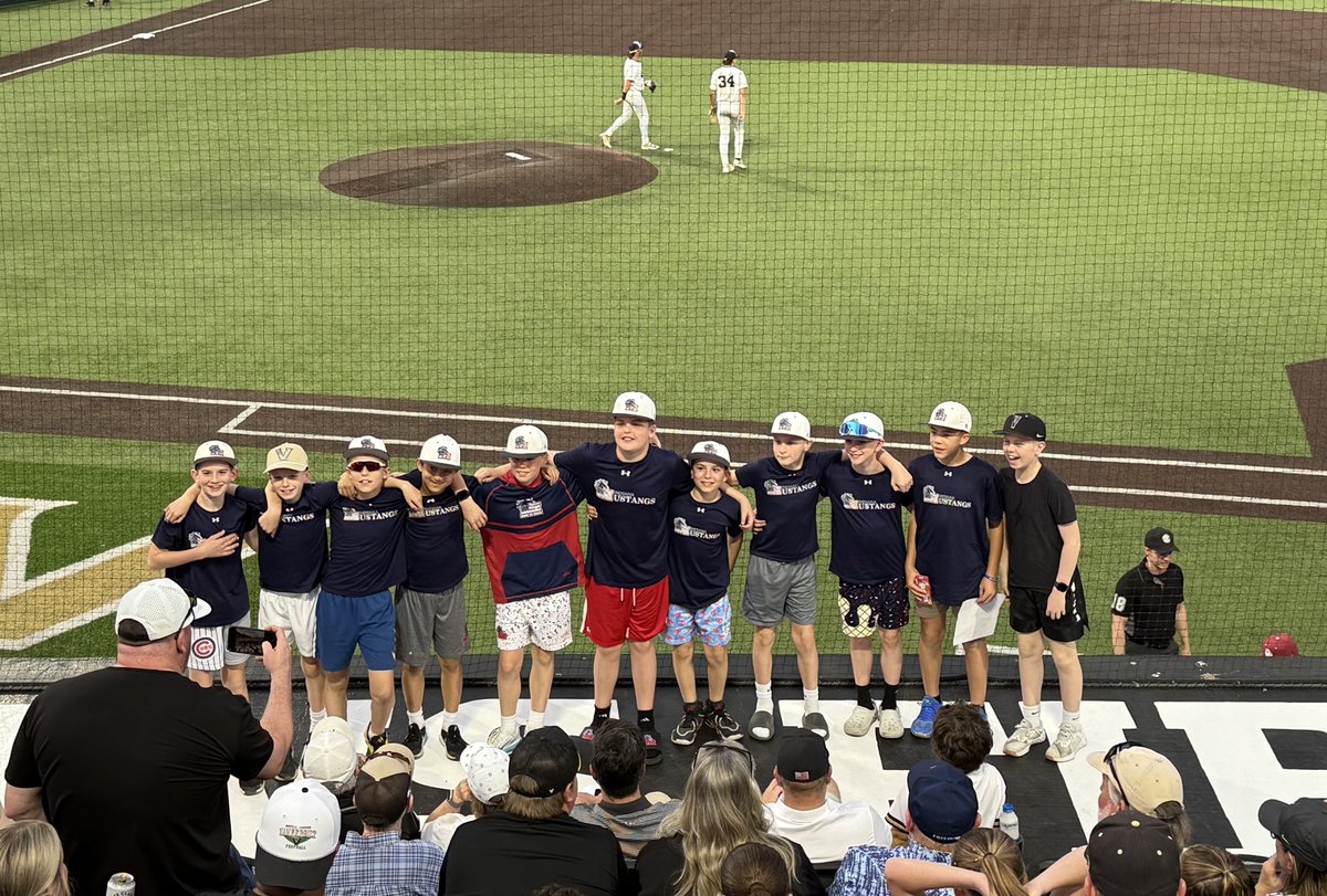 Mustangs10URed's tweet photo. Enjoying the Vandy game out of the terrible Indiana weather! What being a Mustang is all about! Working hard, getting better, high level baseball with good players and good families. Most importantly, having fun! Go Mustangs!!! @1MustangNation https://t.co/uZgUx59YvE