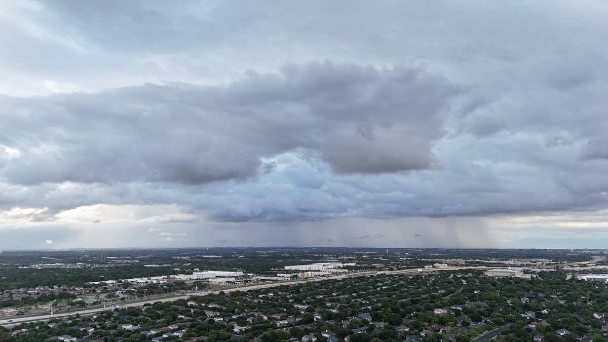 Foster97Mark's tweet image. Shelf Cloud this evening. #atx #atxwx #austintx #austin #txwx #Texas #storm