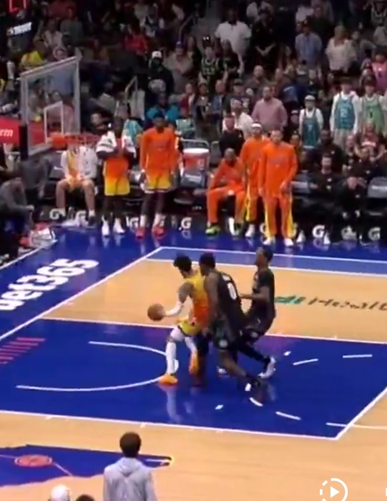 Xlax1306's tweet photo. @WorldWideWob "Wide open" https://t.co/3JzEh6AafL