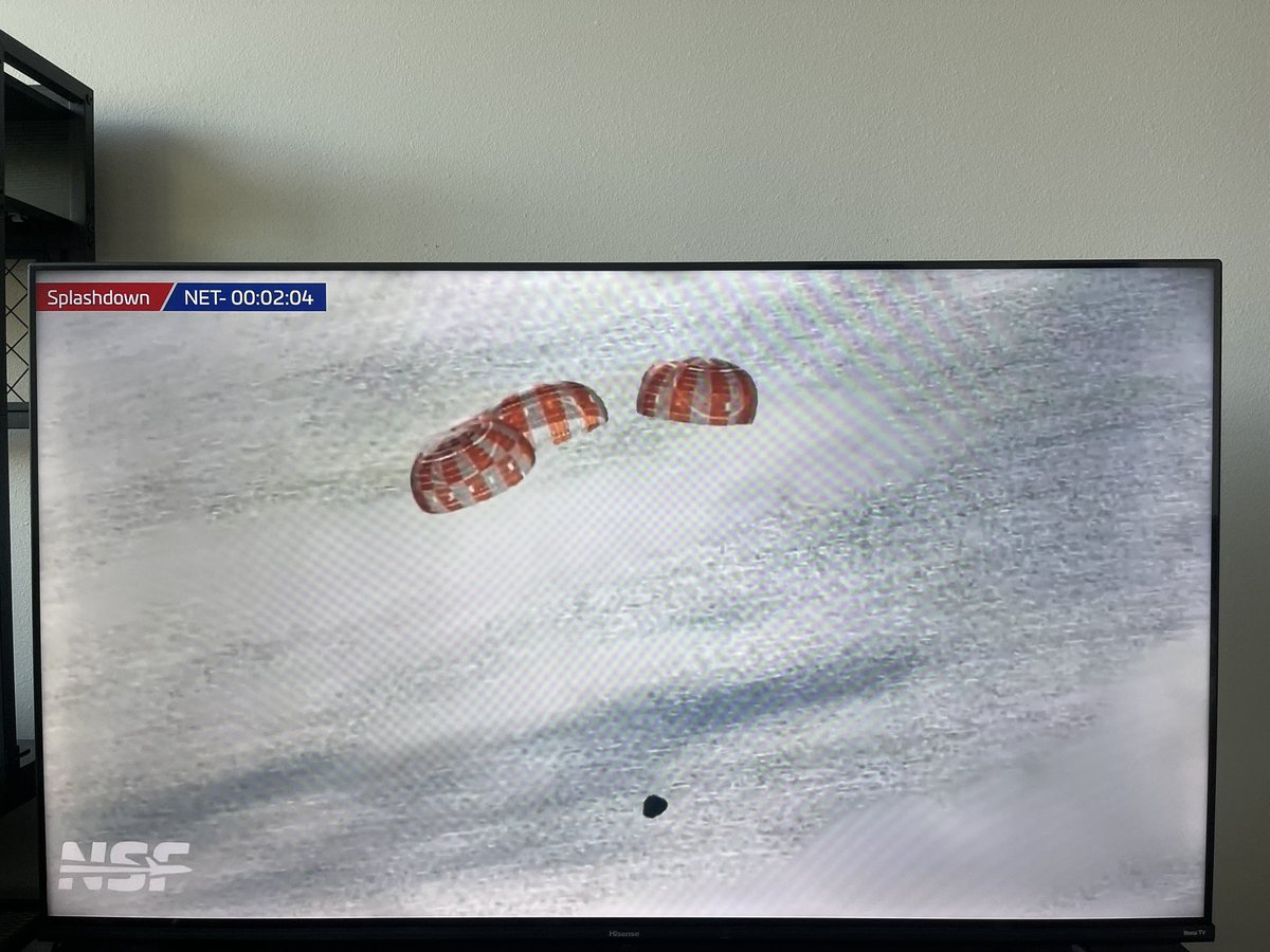 JuiceBox815's tweet photo. WELCOME HOME ARTEMIS II 🤩🥳🎉 #NASA #ArtemisII, job very well done!!! 👏🏻👏🏻👏🏻 thank you for goin to the Moon 🌖🩶 https://t.co/D13G2Y02h2