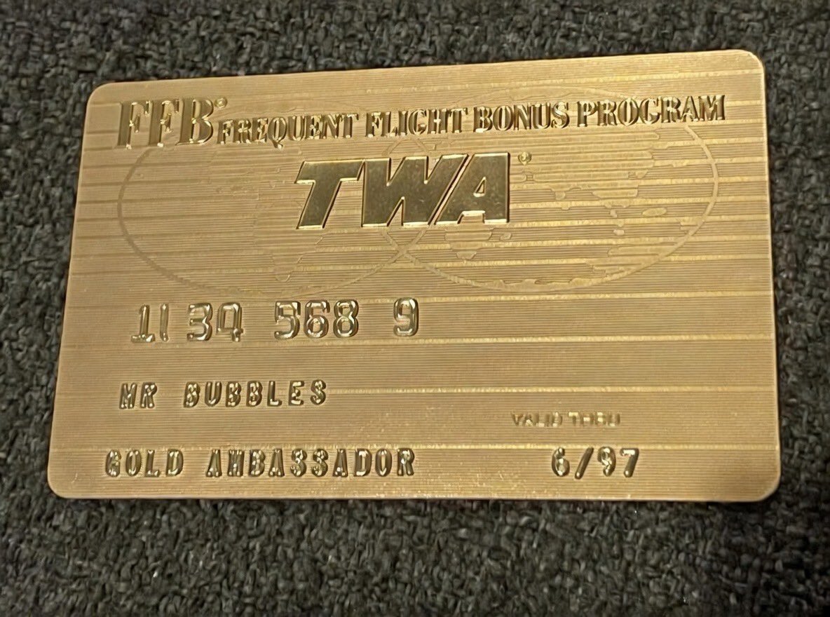 FinalBloodline's tweet image. Bubbles the monkey — official TWA Gold Ambassador.
When I worked corporate security at TWA, I personally issued this gold card to Michael Jackson’s chimpanzee, Bubbles.
Mr. Bubbles, Gold Ambassador, valid through 6/97.
Kid you not.
Real TWA. Real family trunks.
#TWA
