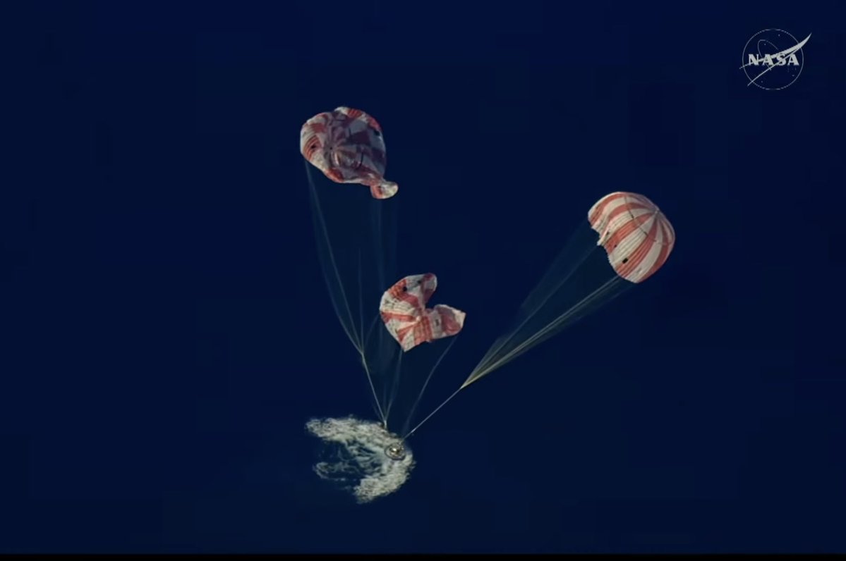 wheeler244's tweet image. Absolutely incredible watching history being made this evening. My kids were in awe.. 🌌@NASA @NASAArtemis #pnw