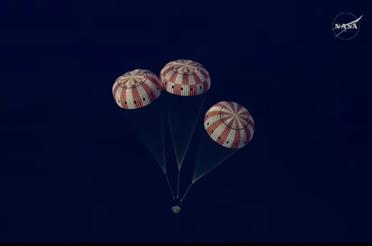 wheeler244's tweet image. Absolutely incredible watching history being made this evening. My kids were in awe.. 🌌@NASA @NASAArtemis #pnw