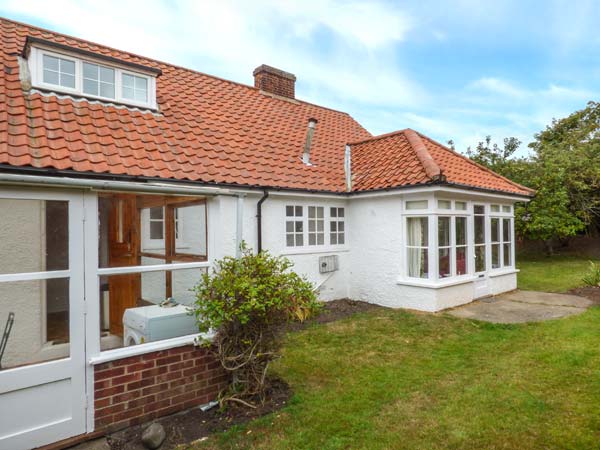 scateringcouk's tweet image. This welcoming, detached cottage in Cromer sleeps nine people in four bedrooms.

🐾 Dog friendly
📍 Cromer, Norfolk

selfcatering.co.uk/england/norfol…

#Cromer #Norfolk #DogFriendly #HolidayCottage #SelfCatering