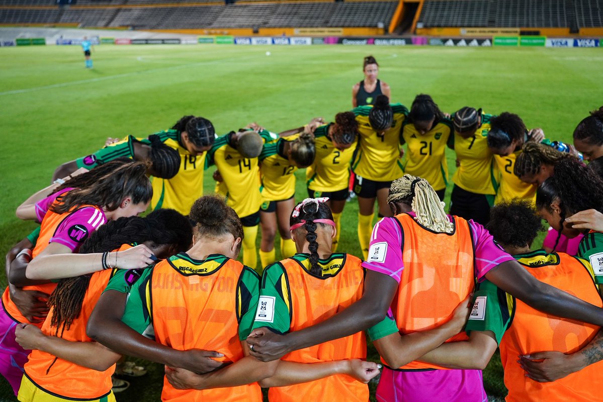 jff_football's tweet image. Starting Squad 🫡🇯🇲

📸 @ralmarphotos

Presented by:
@adidasfootball | @wrayrum | @visajamaica | @stewartsautogroup | @justbetja | @trushakeja | @officialwata | @poweradejamaica

#ReggaeGirlz #AllAhWi #OneTeam #RoadTo2027 #Jamaica