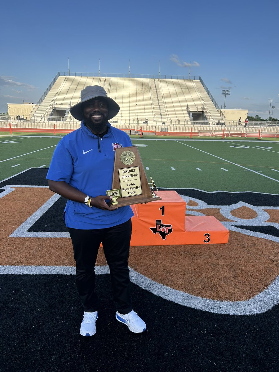 Coach Davis tweet media