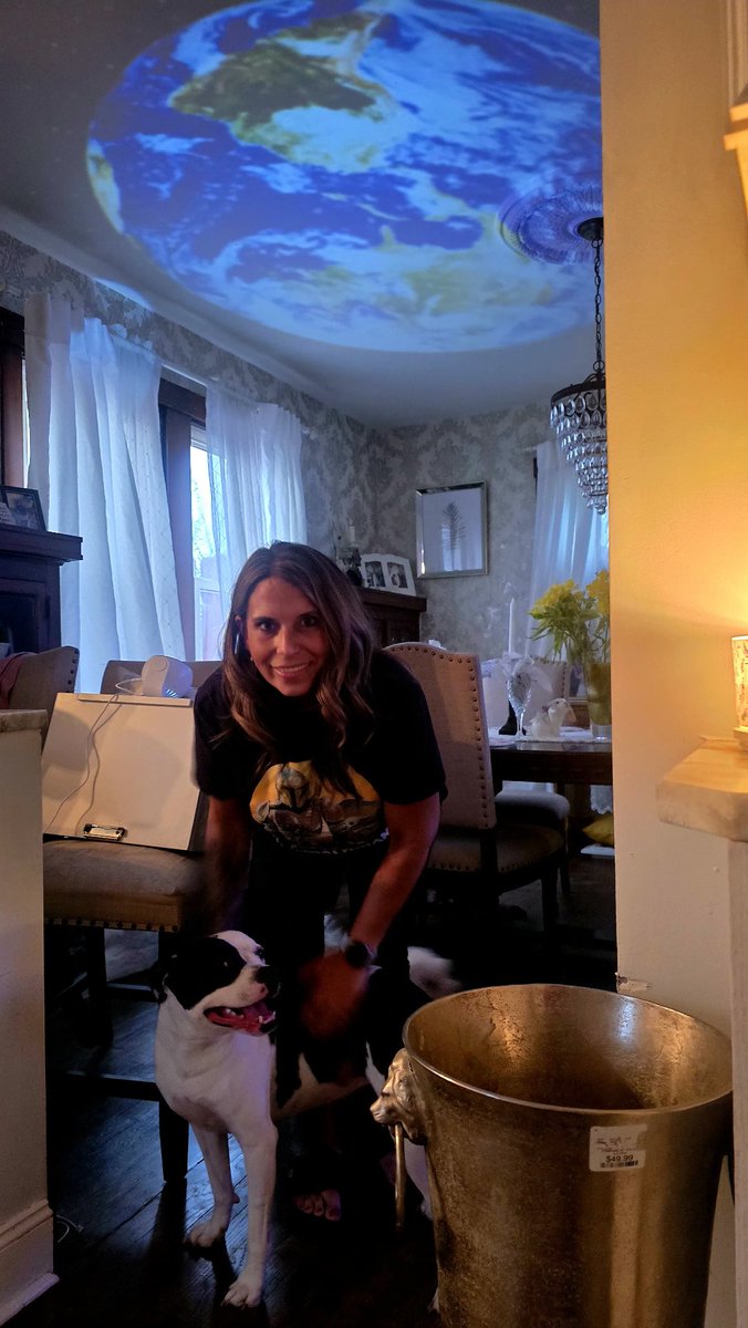 erinkoper's tweet image. We Pittsburghers celebrated our brave astronauts returning to Earth! 

We are watching history! 🇺🇸 

Space dominance! 

I made cosmos and moon-tinis! We also enjoyed astronaut ice-cream 😋 
#Pittsburgh #Allegheny #Pennsylvania 

I love all things space ✨️