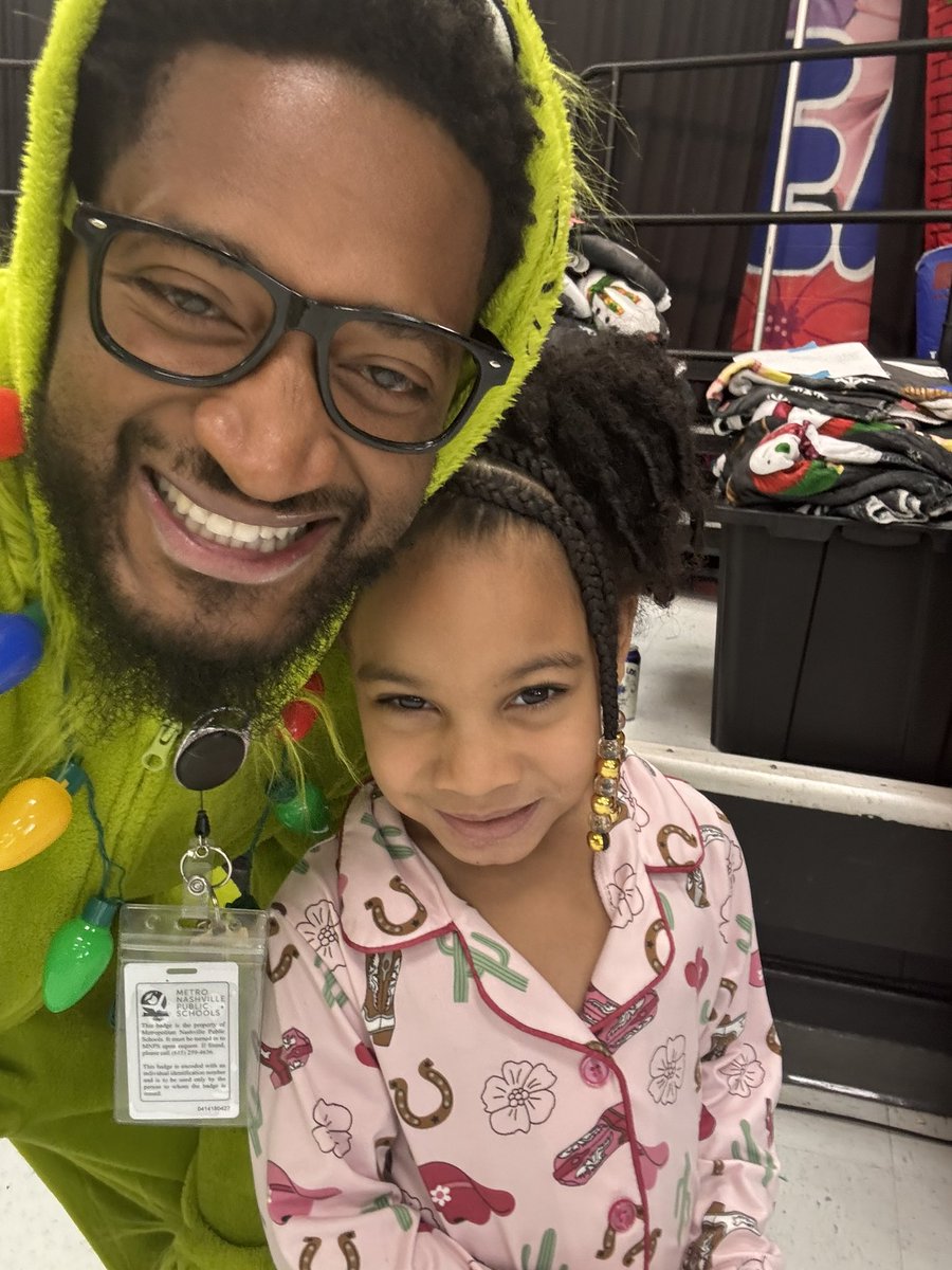 DrKSeay's tweet image. Assistant Principal Week hits different this year. It’s been a heavy week, but a simple gesture of appreciation reminded me why I do this work. Grateful every day to impact students, support teachers, and serve staff. 📝🍎

#AssistantPrincipalWeek #Grateful #ImpactMatters