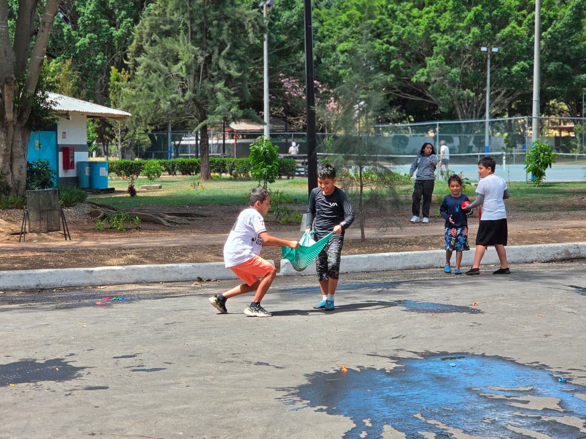 deportemcd's tweet photo. #Guatemala | ¡El @CampoMartegt le dio la bienvenida al Verano 2026! ☀️⛱️

En un esfuerzo conjunto entre el Programa Sustantivo Niñez de esta cartera y la @Digefgt, más de 100 niñas, niños y jóvenes disfrutaron de una mañana llena de juegos y chapuzón.

#AlPuebloDignoSeLeResponde https://t.co/uXQyNuyqA8