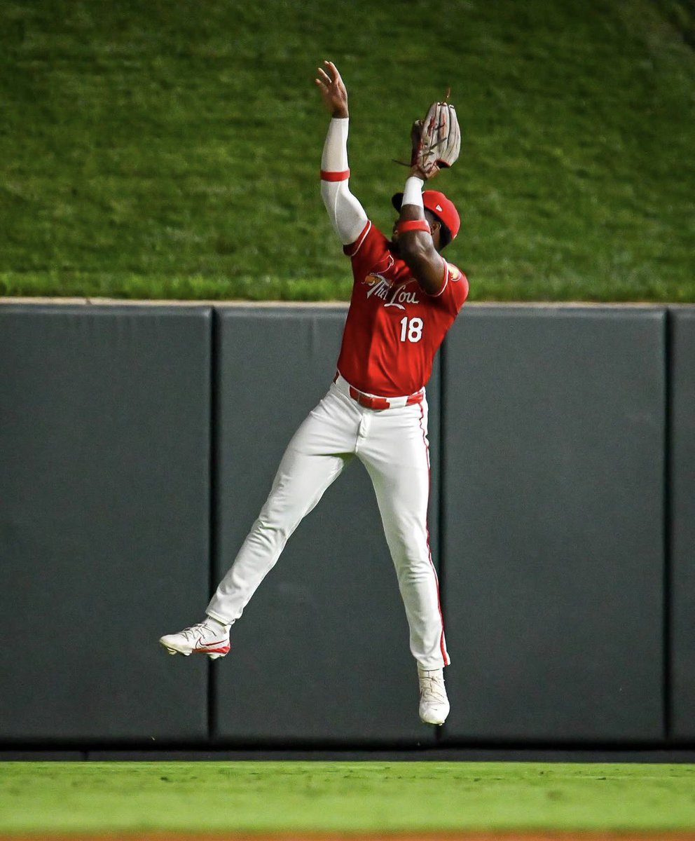 theredbird_way's tweet photo. Seeing some of the other City Connects being released makes me really appreciate what the Cardinals did with theirs 🤝

Clean🧼😮‍💨 https://t.co/DBZwtekMTW
