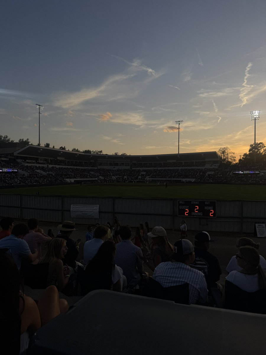 LukeHaszHairline tweet media