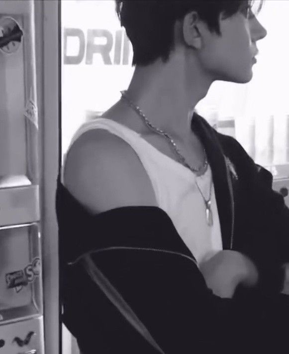 𝖤𝐒| tweet media