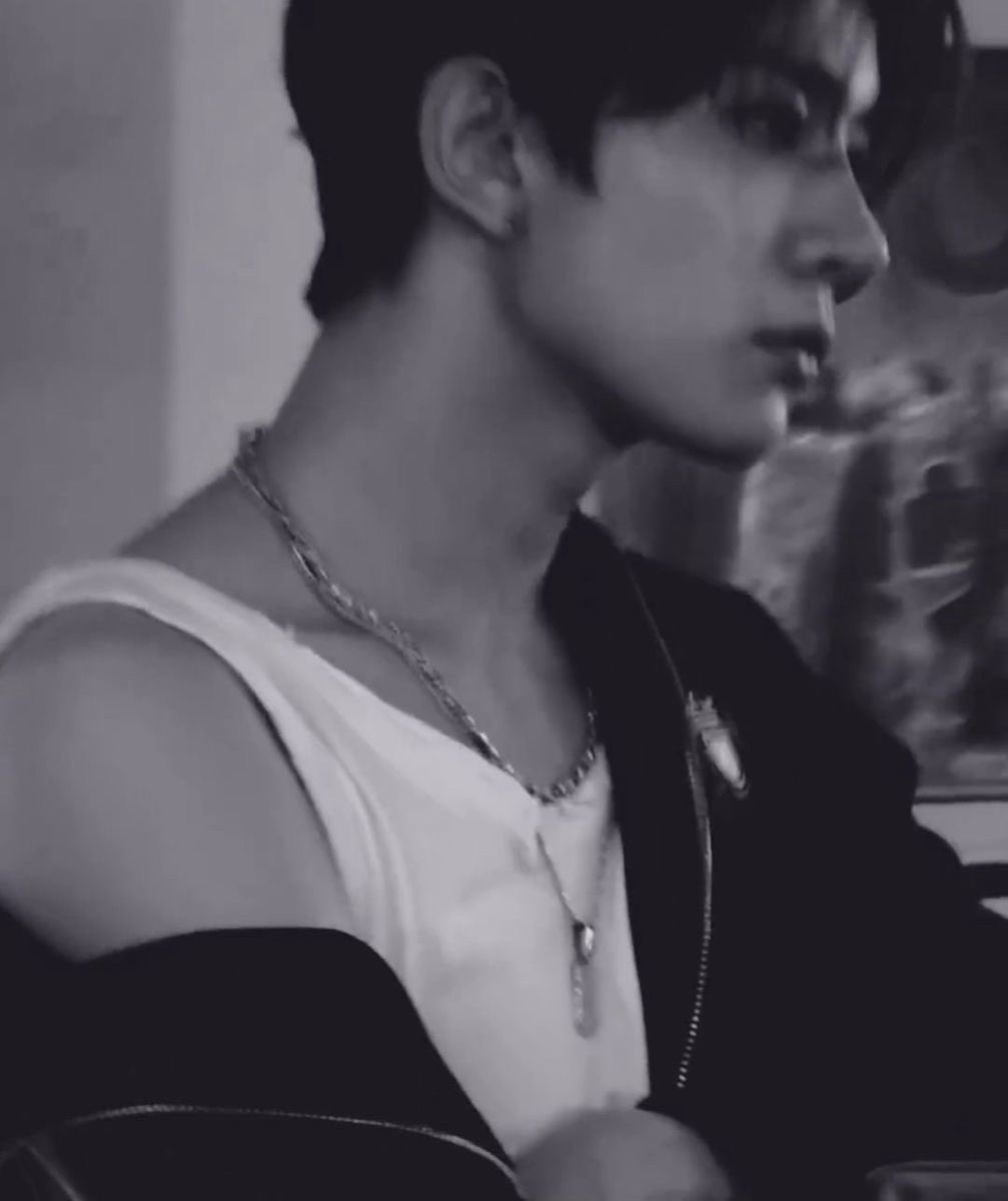 𝖤𝐒| tweet media