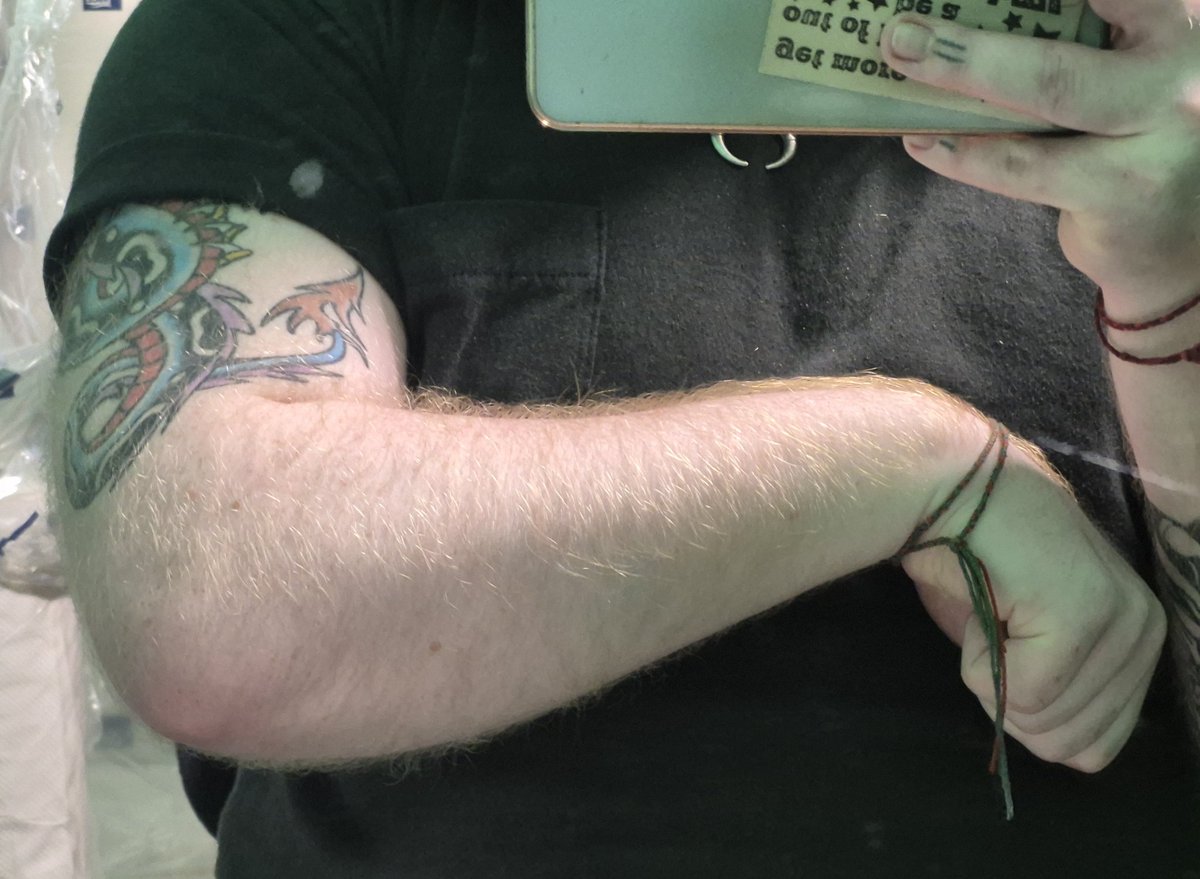 0000pierrot's tweet photo. am i getting buff u guys https://t.co/mis4vqOJGA