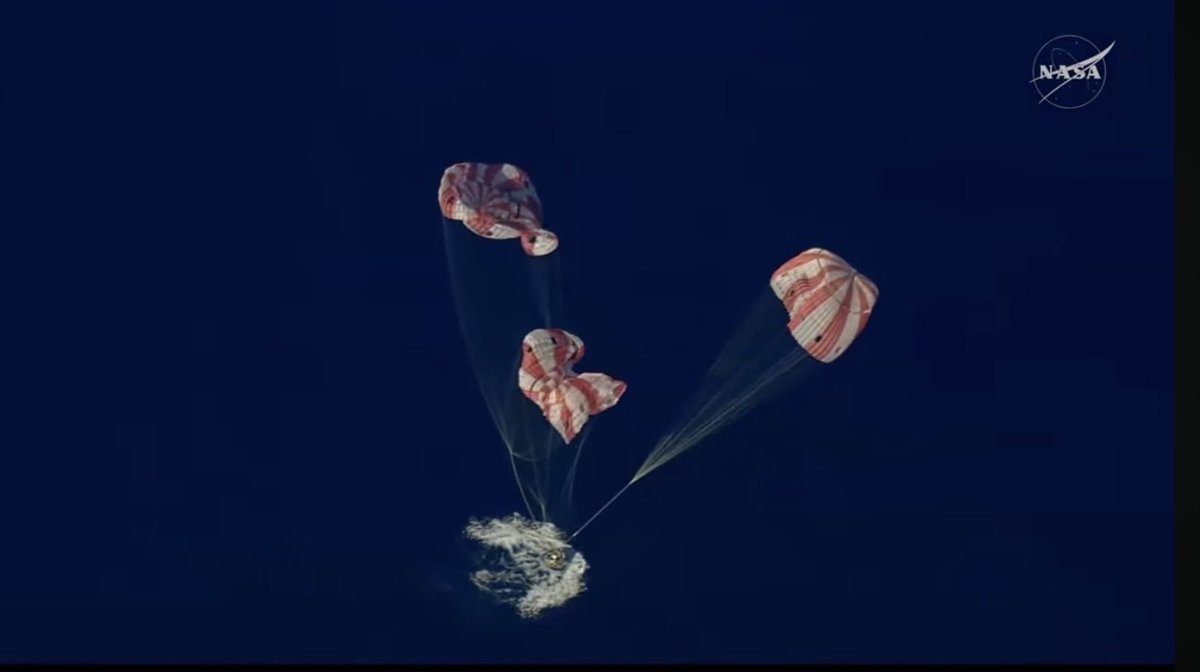 ahenk75's tweet photo. #ArtemisProgramStory : the chapter « Parachutes deployment », #Artemis2 . Congratulations @NASAArtemis @NASA ; A great step for #ReturnToTheMoon Img NASA Broadcast #Space #technologies https://t.co/3yB6l8Zxqg