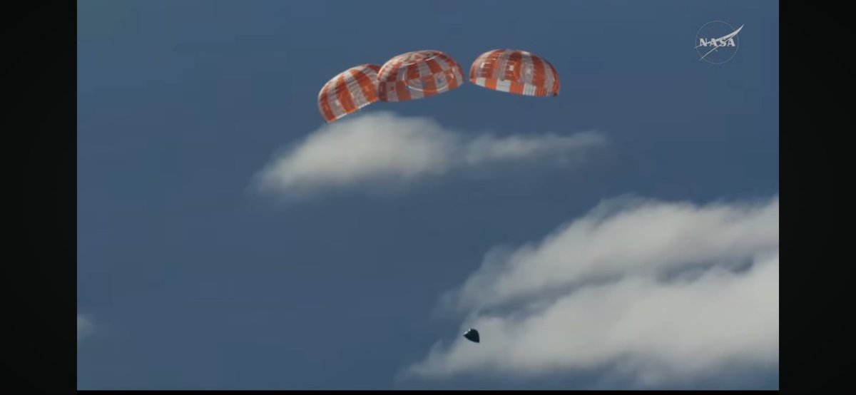 JulioMorenoPR's tweet photo. A perfect bulleye splashdown #nasa #artemis https://t.co/vpugRhv9q2