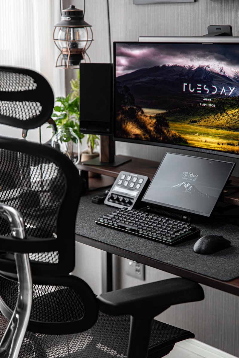 XxCode_BlackxX's tweet image. 【STORIA Comet75】
ラピトリ対応ロープロファイルキーボード⌨
75%モデルで貴重な日本語配列です👀✨
ロープロなのに打鍵感がすごくメカニカル！！
アルミプレートの質感を含めて気に入りました

提供：STORIA様（@storia_ic）
製品詳細や使用感はツリーに記載しています
#STORIA #desksetup #PR