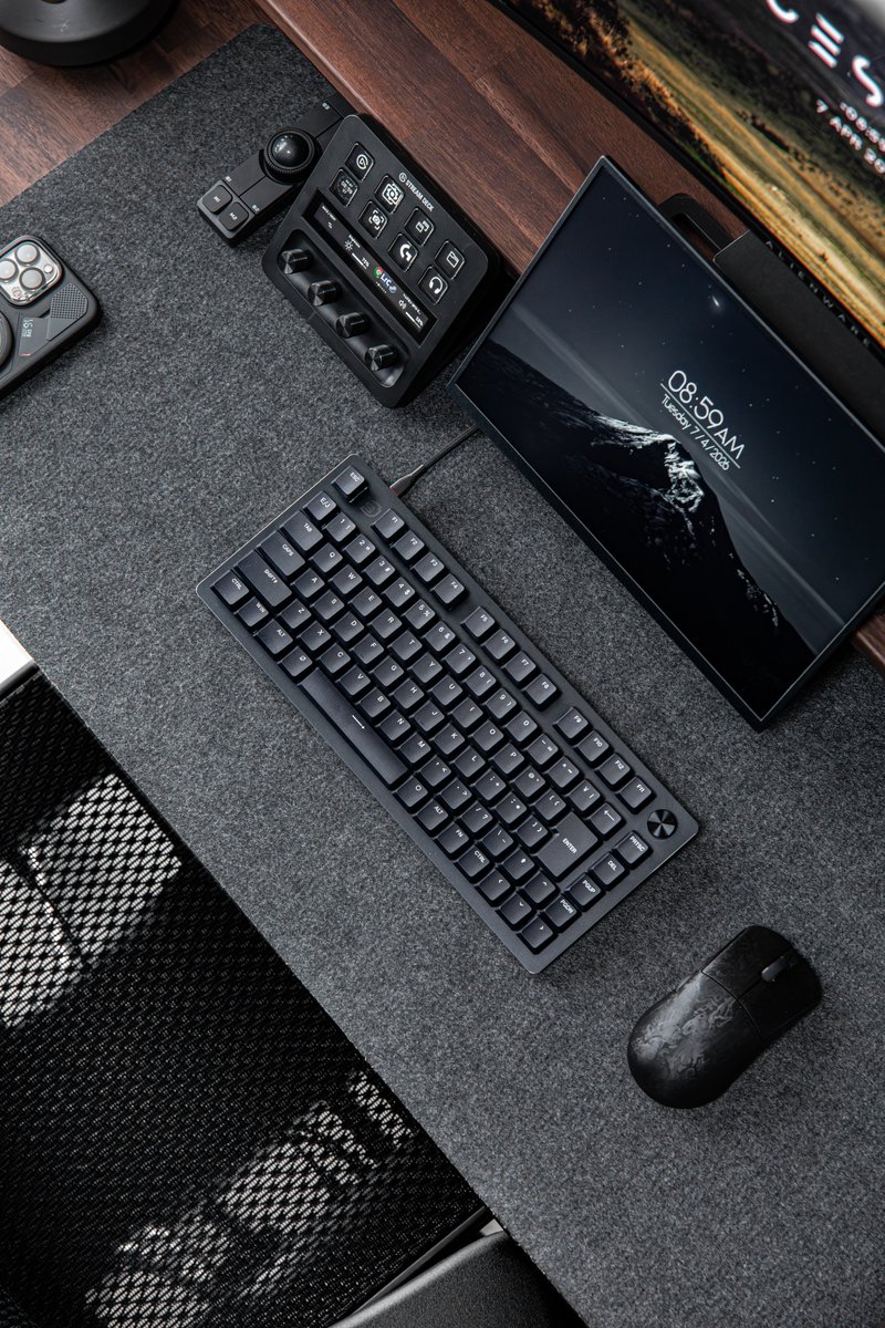 XxCode_BlackxX's tweet image. 【STORIA Comet75】
ラピトリ対応ロープロファイルキーボード⌨
75%モデルで貴重な日本語配列です👀✨
ロープロなのに打鍵感がすごくメカニカル！！
アルミプレートの質感を含めて気に入りました

提供：STORIA様（@storia_ic）
製品詳細や使用感はツリーに記載しています
#STORIA #desksetup #PR