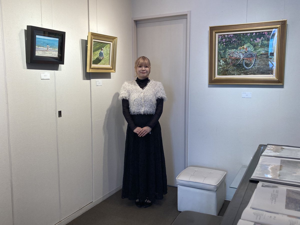 TakeshiHayashi8's tweet photo. 長内絵海 油彩画展 ━境在━　
本日4/11 最終日17時まで、作家在廊中です。
 
オンラインショップでもご覧いただけます。
https://t.co/5ZwCqDfNNv https://t.co/F5zTIUzGvc