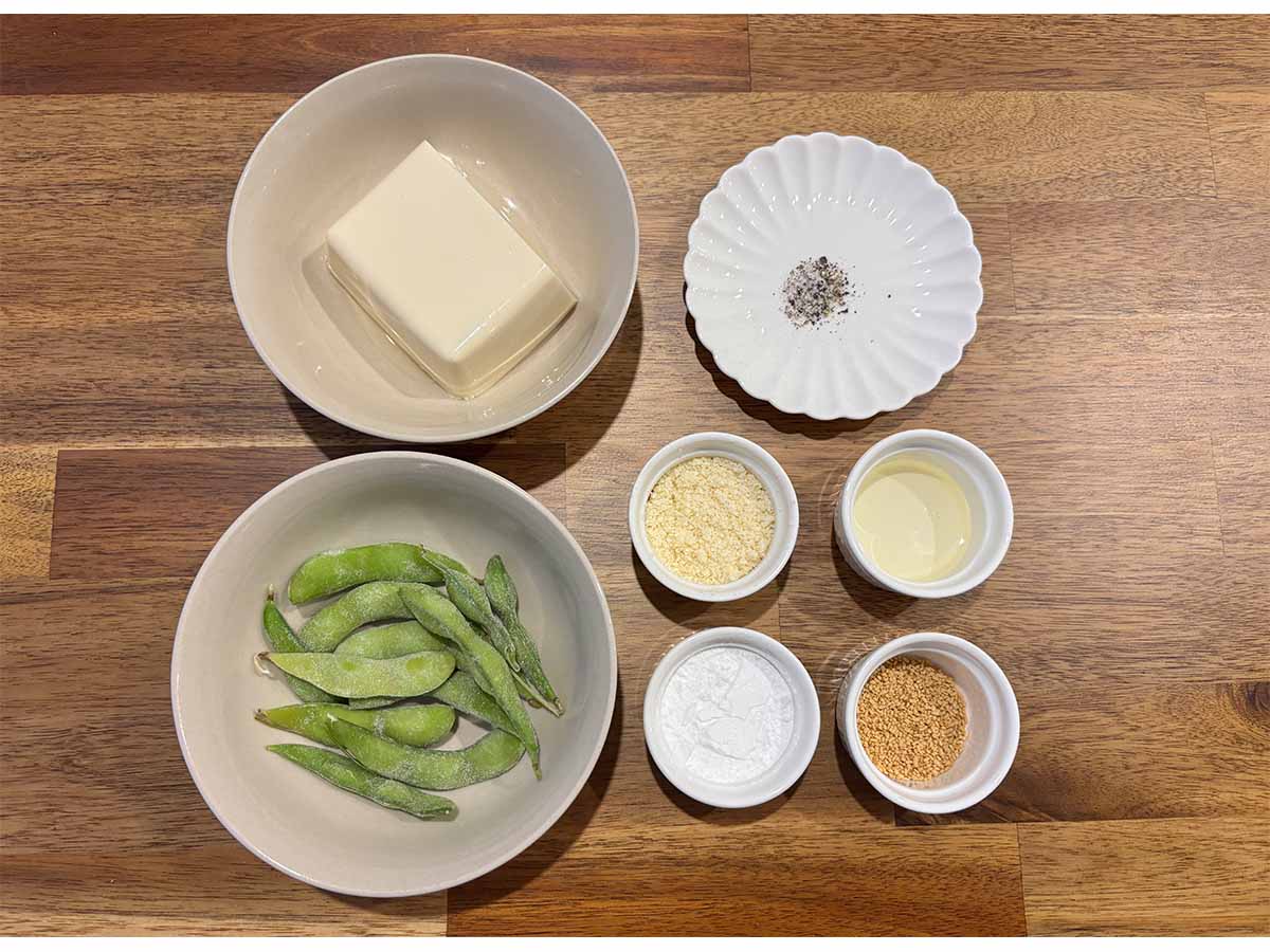 __MensRecipe__'s tweet photo. この旨み、もう止められない。

冷凍枝豆をちょっと贅沢にアレンジ。スプーンで落として焼くだけで、外は香ばしく中はもっちもち。特別な材料は何もないのに、最高の一軍おつまみ。

👇詳しいレシピ＆写真はこちら
https://t.co/Lv99l6YpBq https://t.co/aUghthTTKD