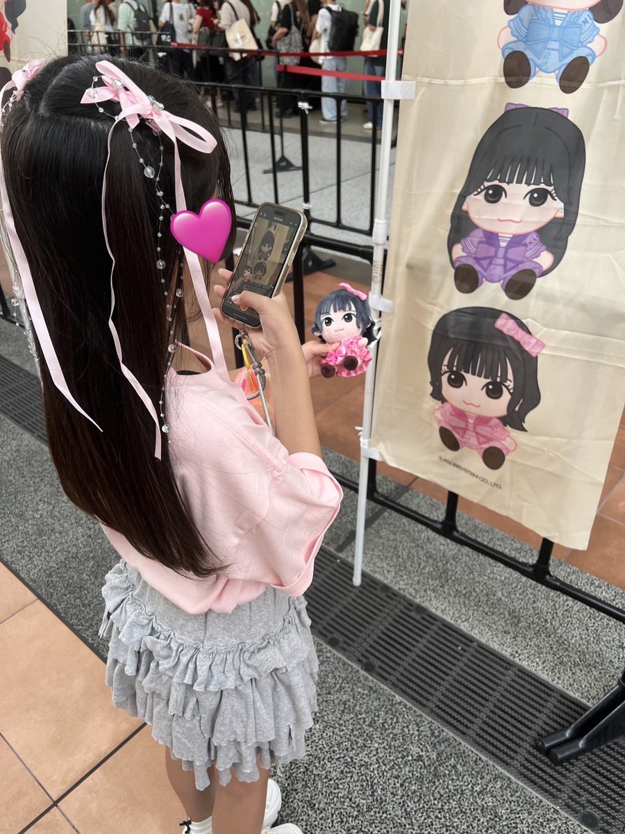 m49yp's tweet photo. 娘の推し活に協力的な母でございます。

ライブ行ったりグッズ買ったり毎日ぱるたん可愛いーって楽しんでる娘の姿がたまらないです。

ぱるたんアイドルでいてくれて娘の初めての推し活を最高な人生にしてくれてありがとう🎀🤍

#CUTIESTREET
#きゅーすと
#アジ恋
#ぱるたんあのね
#桜庭遥花 https://t.co/dKjWaF1KHP