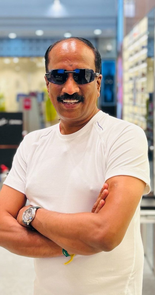 KRVBJP's tweet photo. என்னை வீழ்த்த நினைக்கும் அரசியல் விரோதிகளுக்கு மத்தியிலும் உறவுகள் என்ற போர்வையில் இருக்கும் துரோகிகளுக்கு மத்தியிலும் போலியான நண்பர்களுக்கு மத்தியிலும்.

ஒவ்வொரு முறையும் நான் மீண்டு வந்து கொண்டு தான் இருக்கிறேன் இறைவனுடைய அருளால் மட்டுமே.

இந்த வாழ்க்கையில் தான் எத்தனை தோல்விகள் எத்தனை தடைகள் எத்தனை துன்பங்கள் எத்தனை துயரங்கள் அத்தனையும் கடந்து மீண்டும் மீண்டும் உங்கள் முன்னால் நான் நிற்கிறேன் என்றால் அதற்கு நான் மட்டுமே காரணம் அல்ல இறைவனும் என்னை நேசிக்கும் உங்களைப் போன்ற ஒவ்வொருவரும் தான் உங்கள் அனைவருக்கும் மீண்டு வரும் ஒவ்வொரு நேரத்திலும் நன்றி சொல்ல கடமைப்பட்டிருக்கிறேன்.

நன்றி என்றும் உங்கள் KRV...🙏
