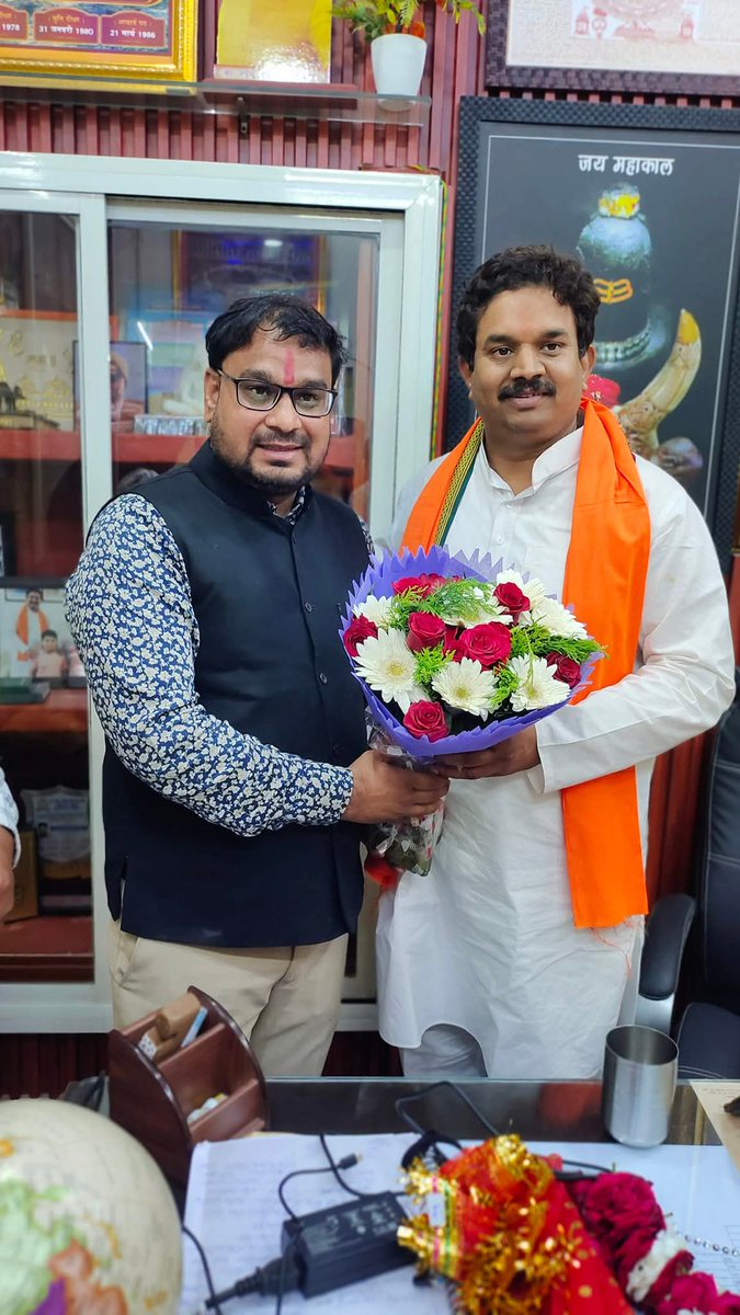 निर्भीक मन, समाज की अतुलनीय संपति, सिद्धांत के प्रति अटल, सरल एवं सहज, दृढ़ व्यक्तित्व के धनी, अपार ऊर्जा के स्तोत्र, नव विचारधारा के संवधर्क, देवास शाजापुर संसदीय क्षेत्र के यशस्वी जनप्रिय सांसद श्री
<a href="/MahendraForBJP/">Mahendra Singh Solanky ( Modi Ka Parivar )</a> जी
को जन्मदिन की अनंत मंगलमय शुभकामनाएं।।