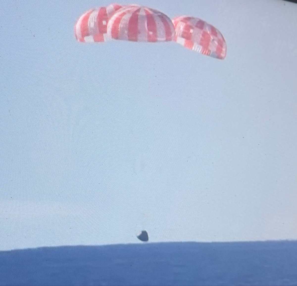 Bleu_Owl's tweet photo. Enjoy the Silence/Depeche Mode
https://t.co/SlDeXInubM
#cominhome #splashdown @Bleu_Owl https://t.co/D2MdJtKOiF